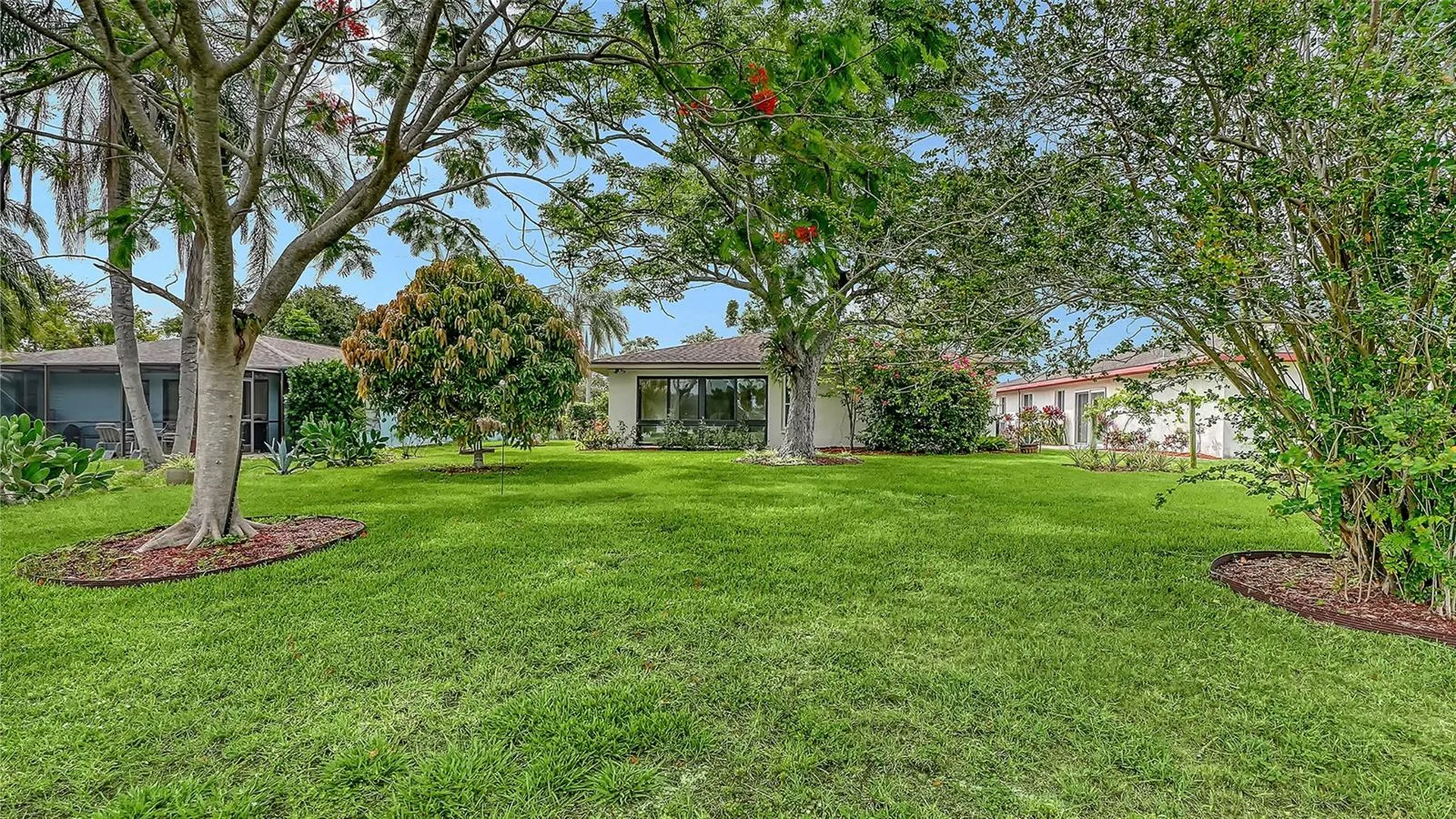 4777 Ringwood Meadow Sarasota FL 34235