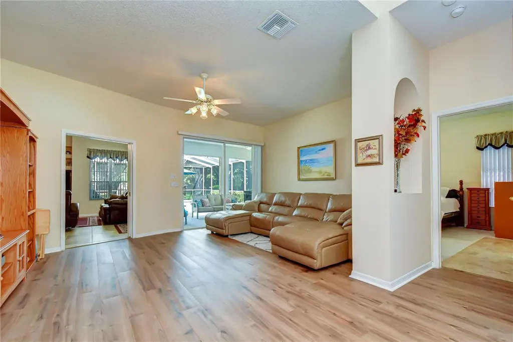 4916 Willow Ridge Terrace Valrico FL 33596