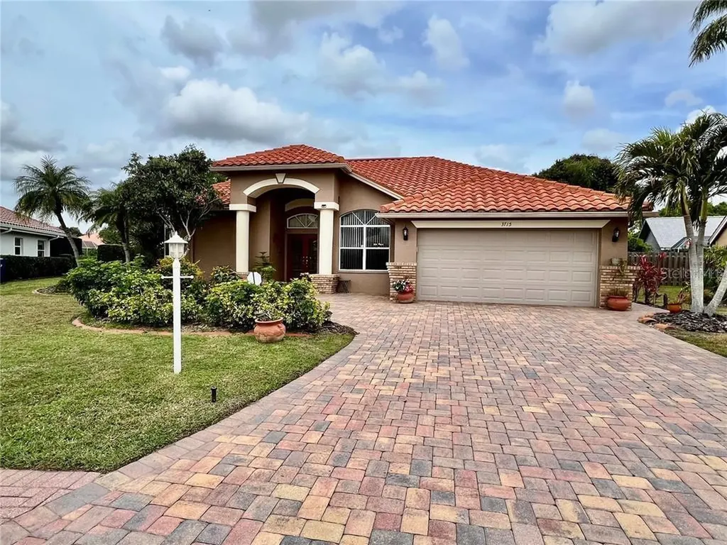 3715 72nd Ave E Sarasota FL 34243