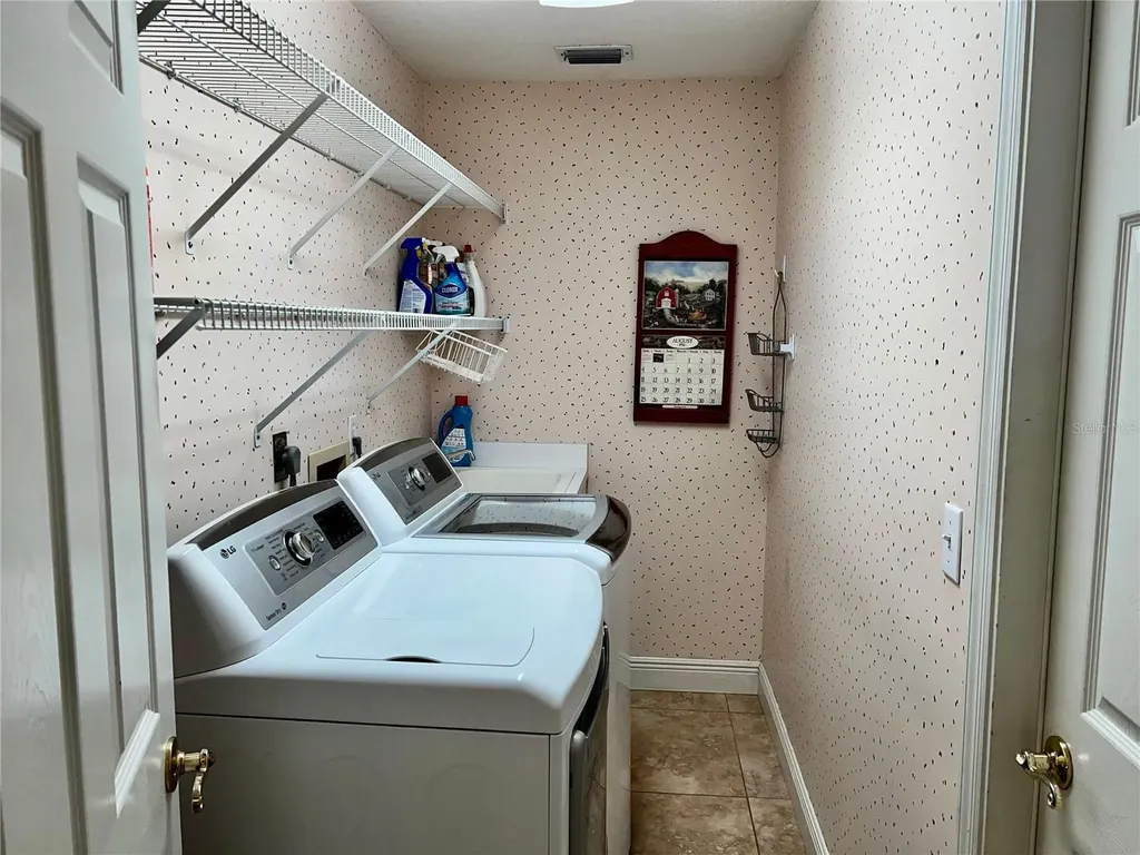 3715 72nd Ave E Sarasota FL 34243