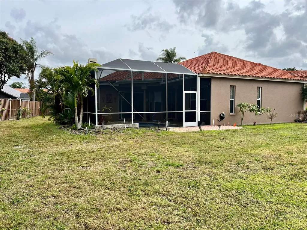 3715 72nd Ave E Sarasota FL 34243