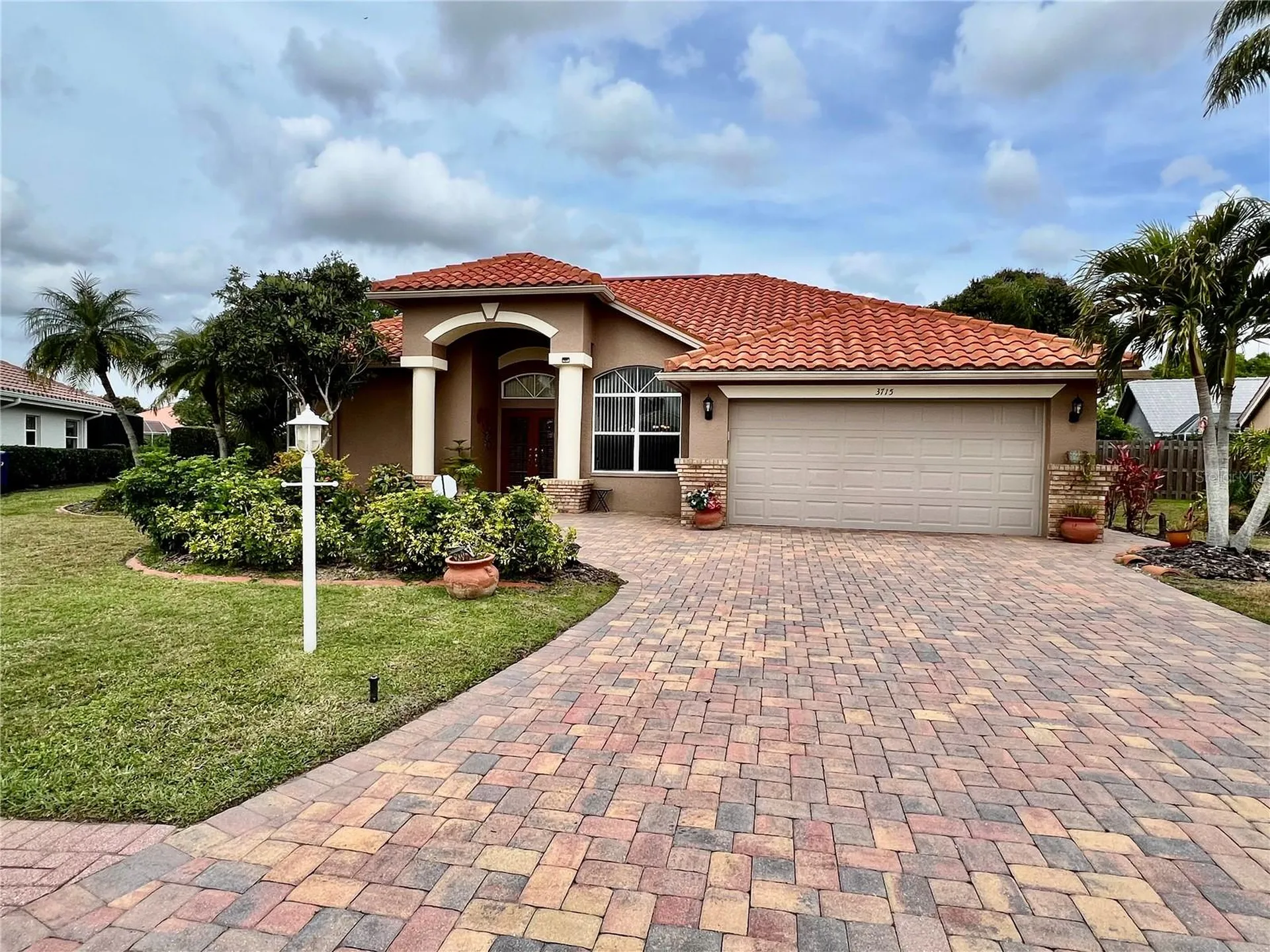 3715 72nd Ave E Sarasota FL 34243