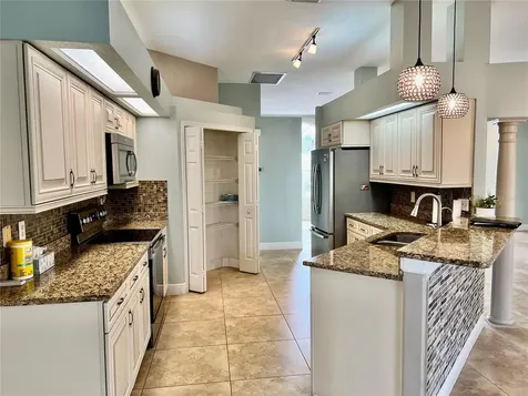 3715 72nd Ave E Sarasota FL 34243