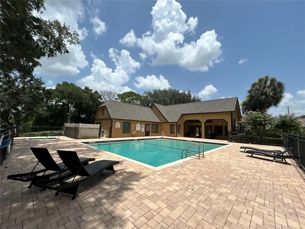380 Lakepointe Drive Altamonte Springs FL 32701