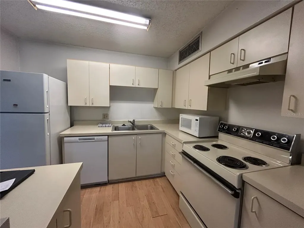 380 Lakepointe Drive Altamonte Springs FL 32701