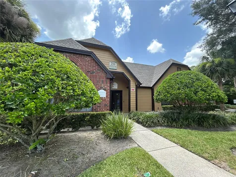 380 Lakepointe Drive Altamonte Springs FL 32701