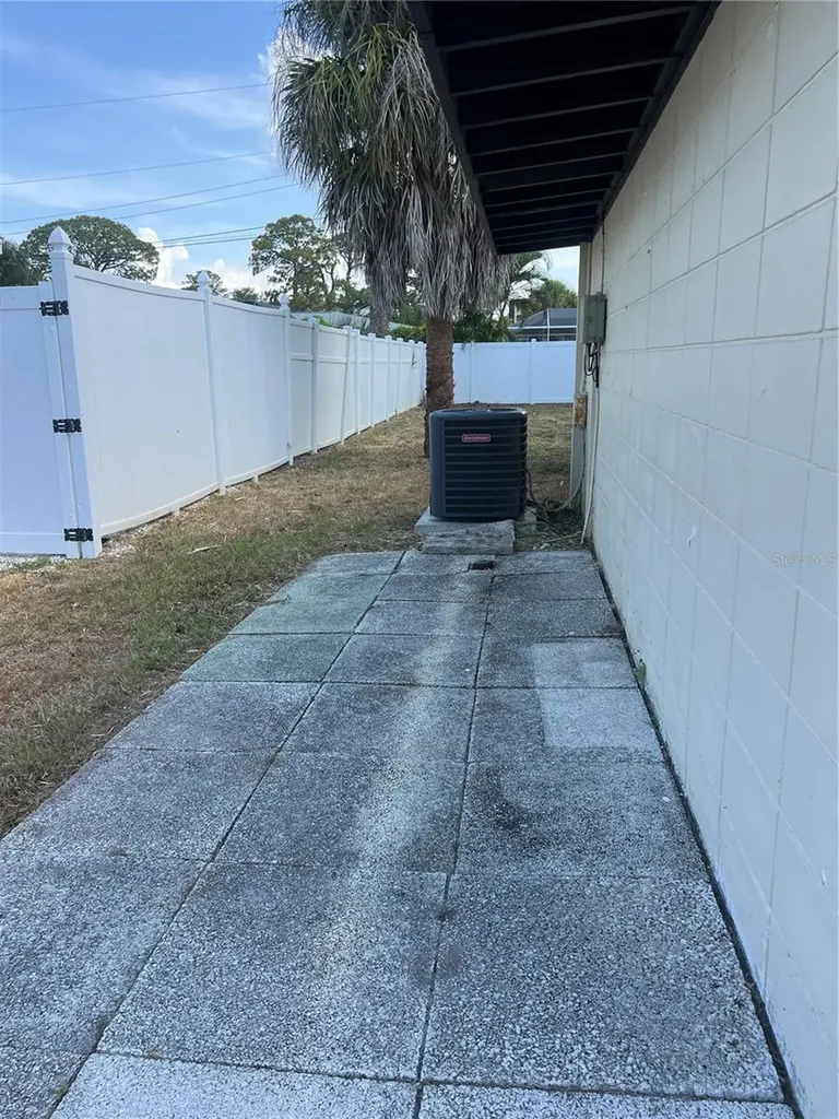 321 Alba Street E Venice FL 34285