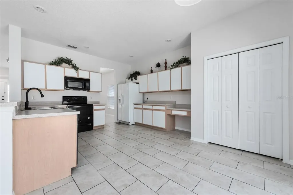 746 Lockbreeze Drive Davenport FL 33897