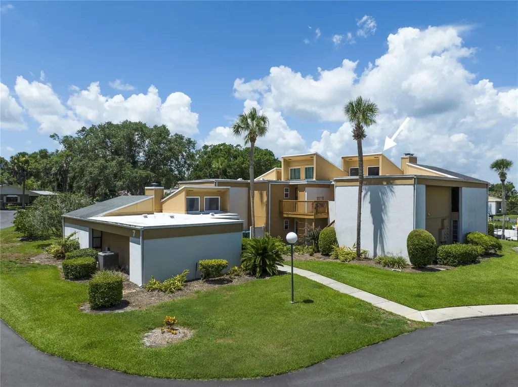 1051 S Highland Street Mount Dora FL 32757