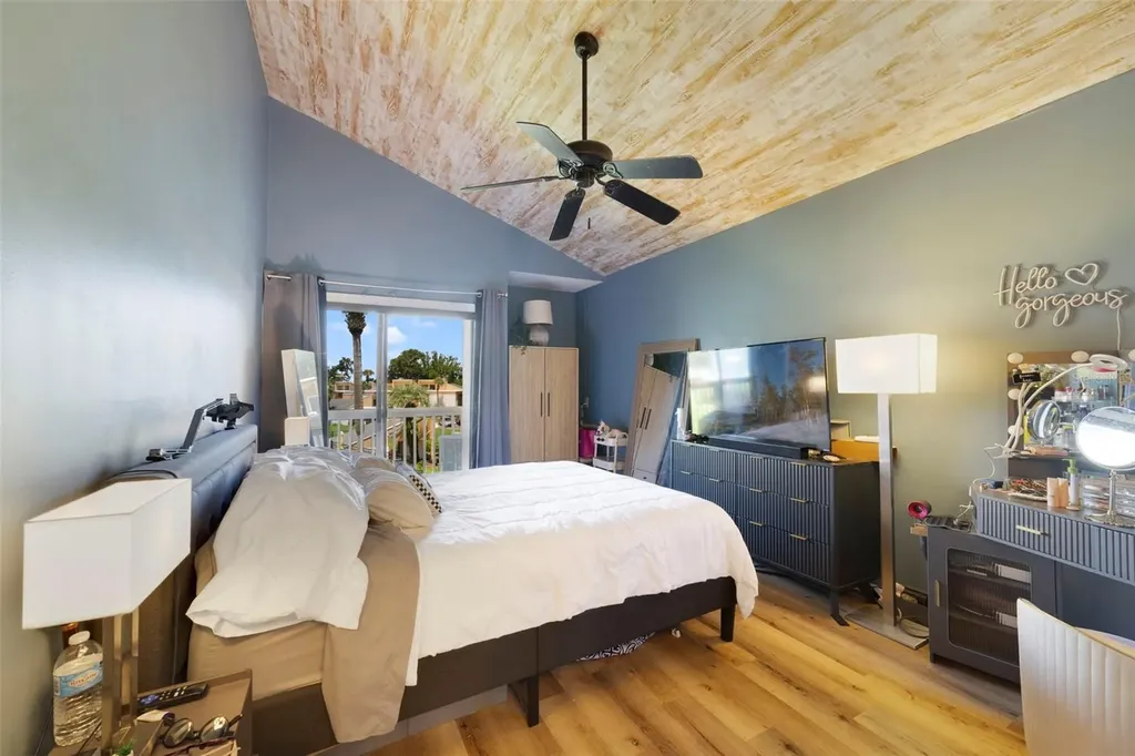 1051 S Highland Street Mount Dora FL 32757