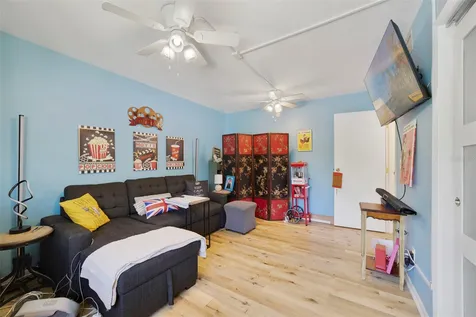 1051 S Highland Street Mount Dora FL 32757