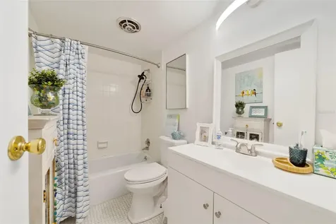 1051 S Highland Street Mount Dora FL 32757