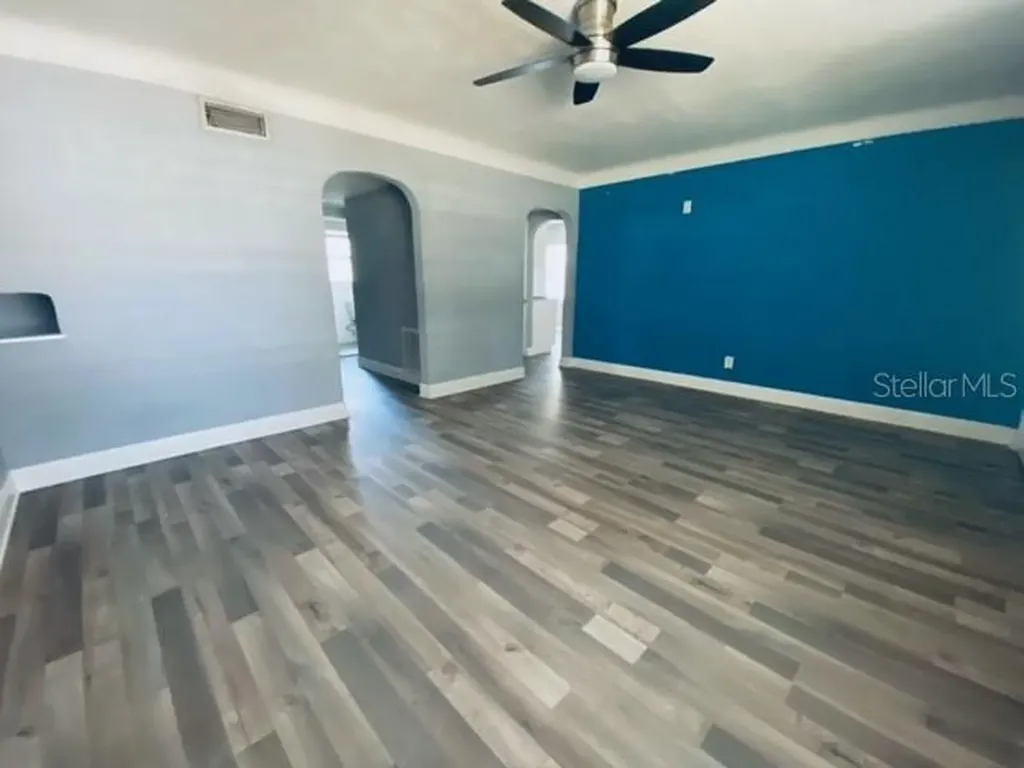 2510 14th Street S St Petersburg FL 33705