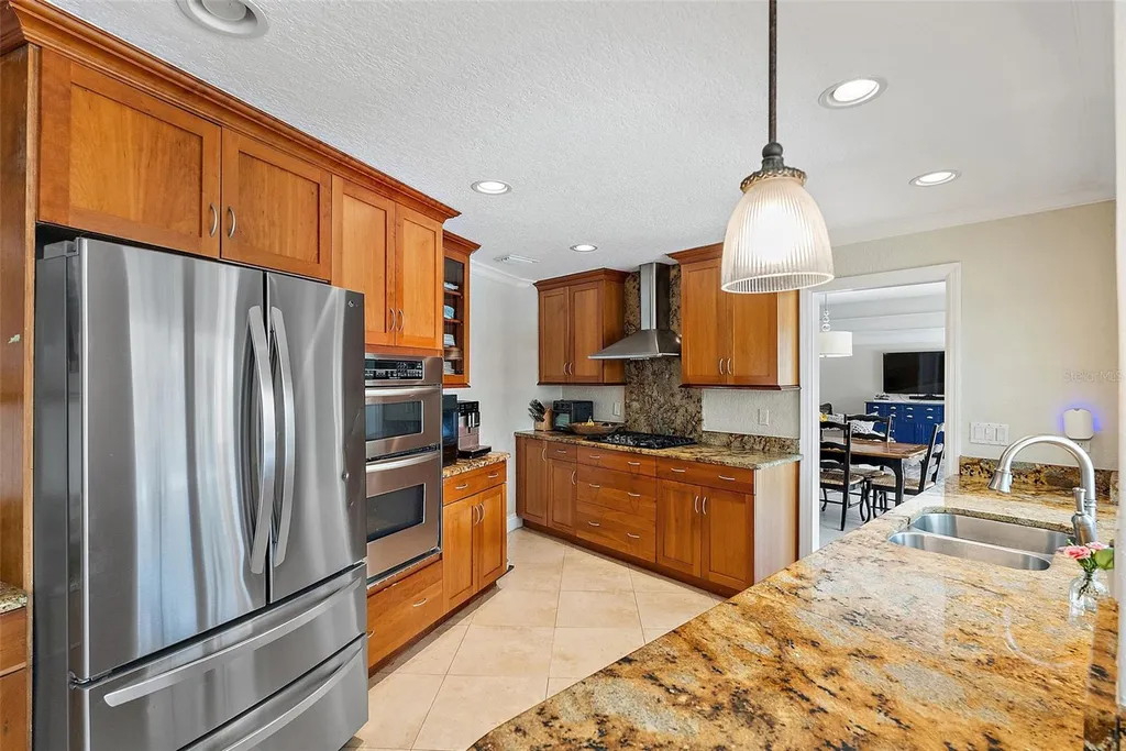 1985 Carolina Avenue NE St Petersburg FL 33703