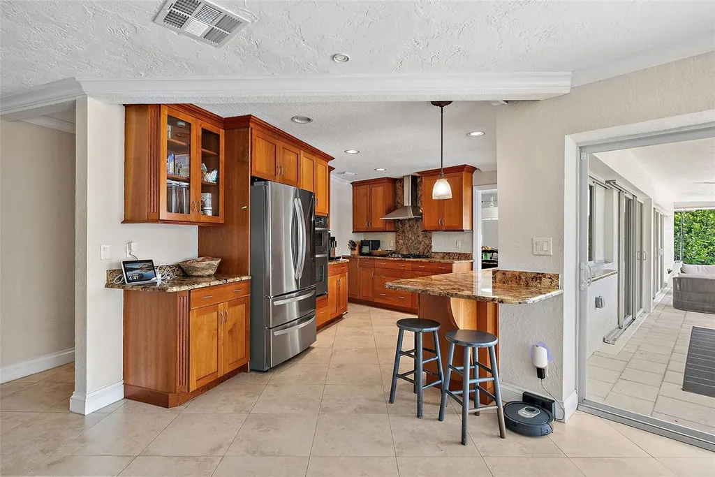 1985 Carolina Avenue NE St Petersburg FL 33703