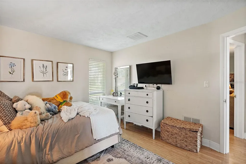 1985 Carolina Avenue NE St Petersburg FL 33703