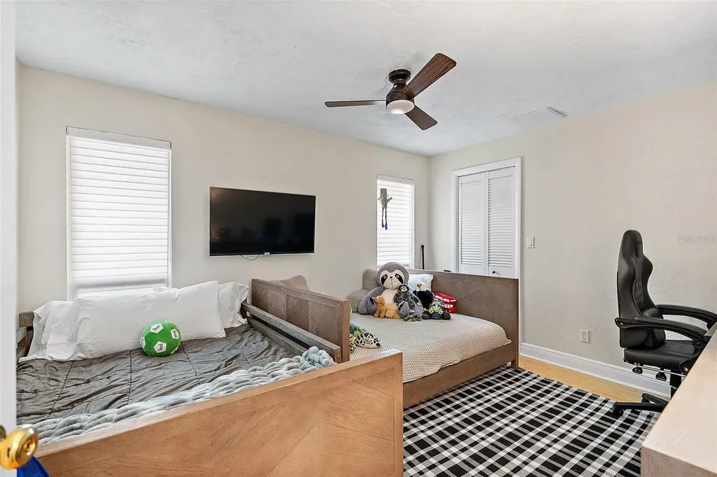 1985 Carolina Avenue NE St Petersburg FL 33703