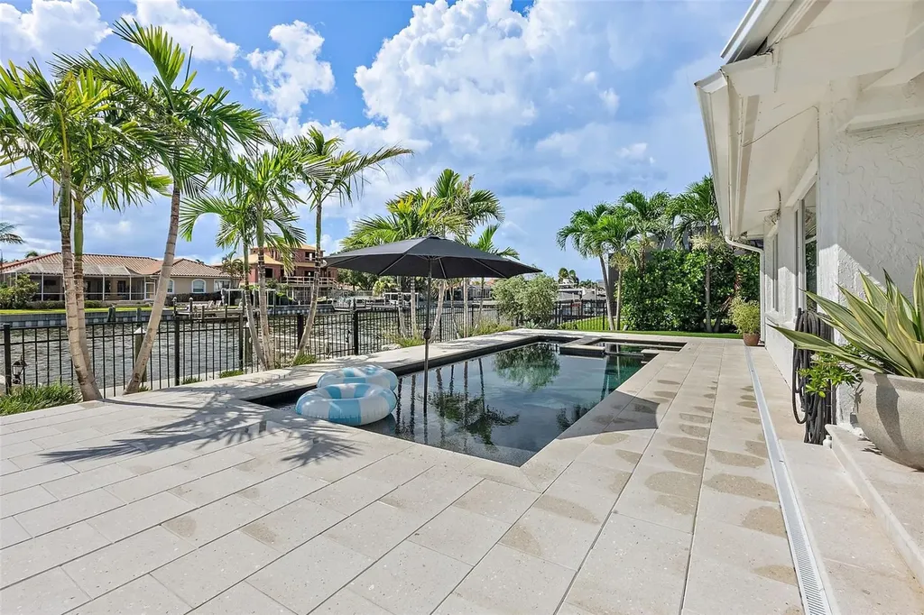 1985 Carolina Avenue NE St Petersburg FL 33703