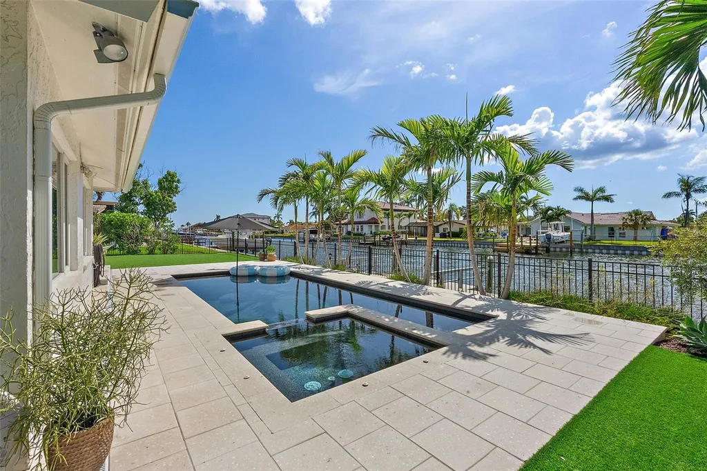 1985 Carolina Avenue NE St Petersburg FL 33703