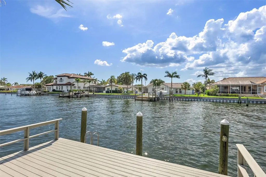 1985 Carolina Avenue NE St Petersburg FL 33703