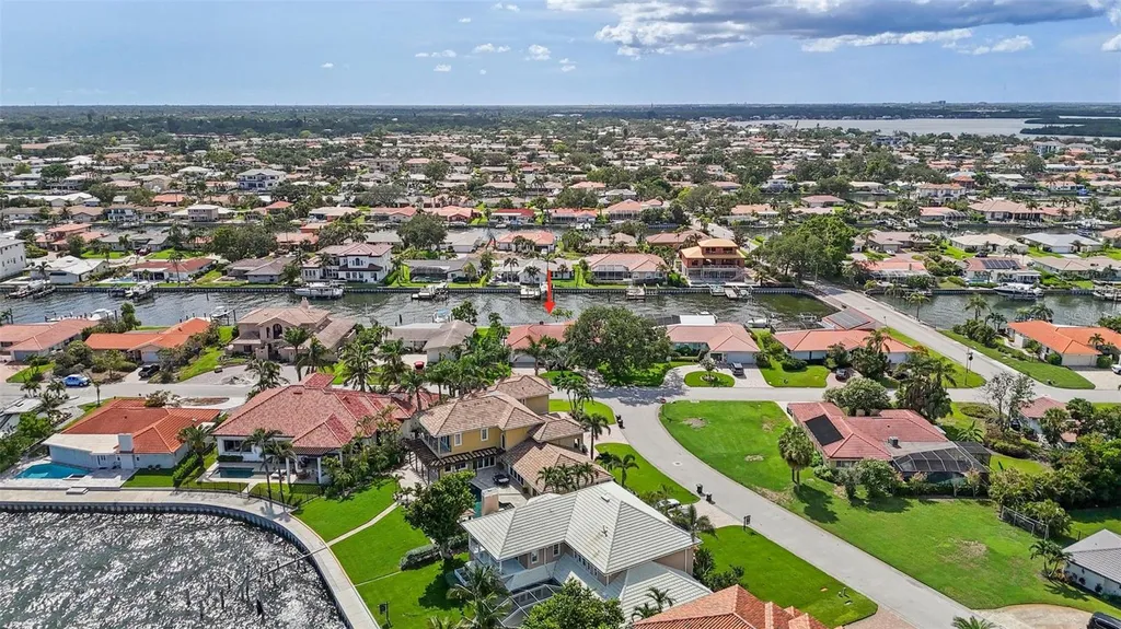 1985 Carolina Avenue NE St Petersburg FL 33703