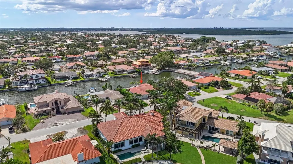 1985 Carolina Avenue NE St Petersburg FL 33703