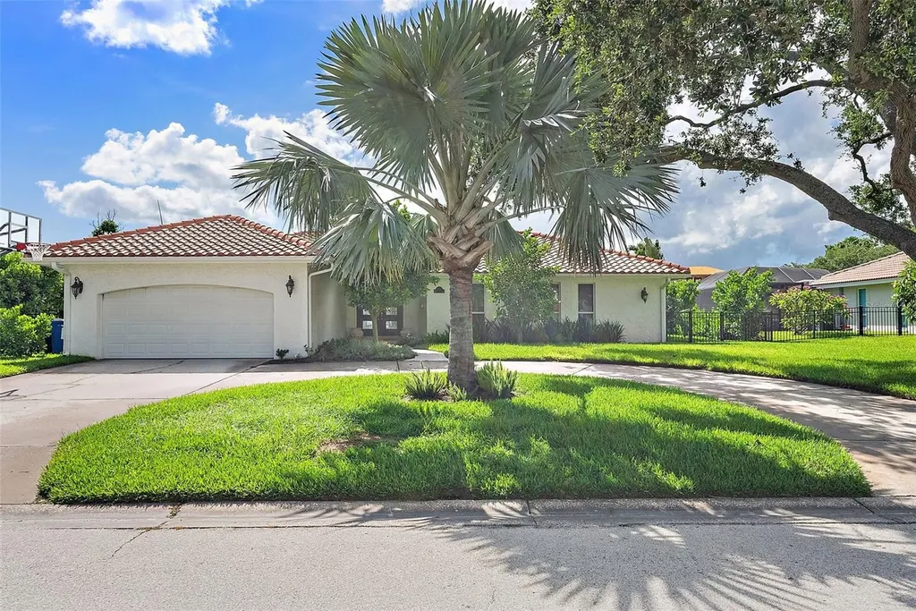 1985 Carolina Avenue NE St Petersburg FL 33703