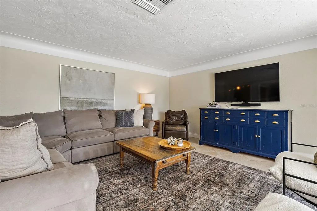 1985 Carolina Avenue NE St Petersburg FL 33703