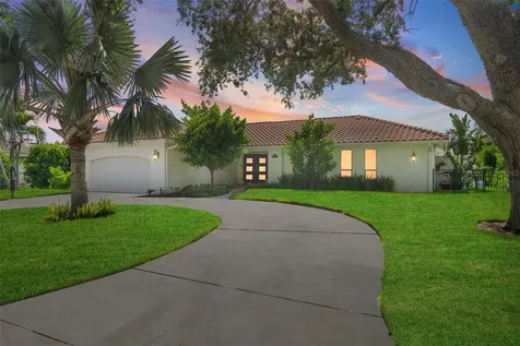 1985 Carolina Avenue NE St Petersburg FL 33703