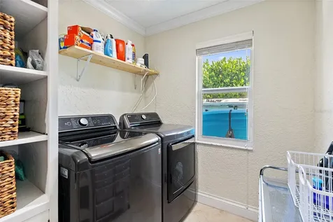 1985 Carolina Avenue NE St Petersburg FL 33703