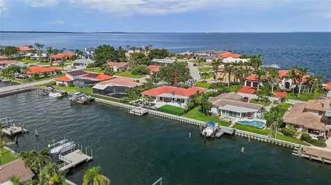 1985 Carolina Avenue NE St Petersburg FL 33703