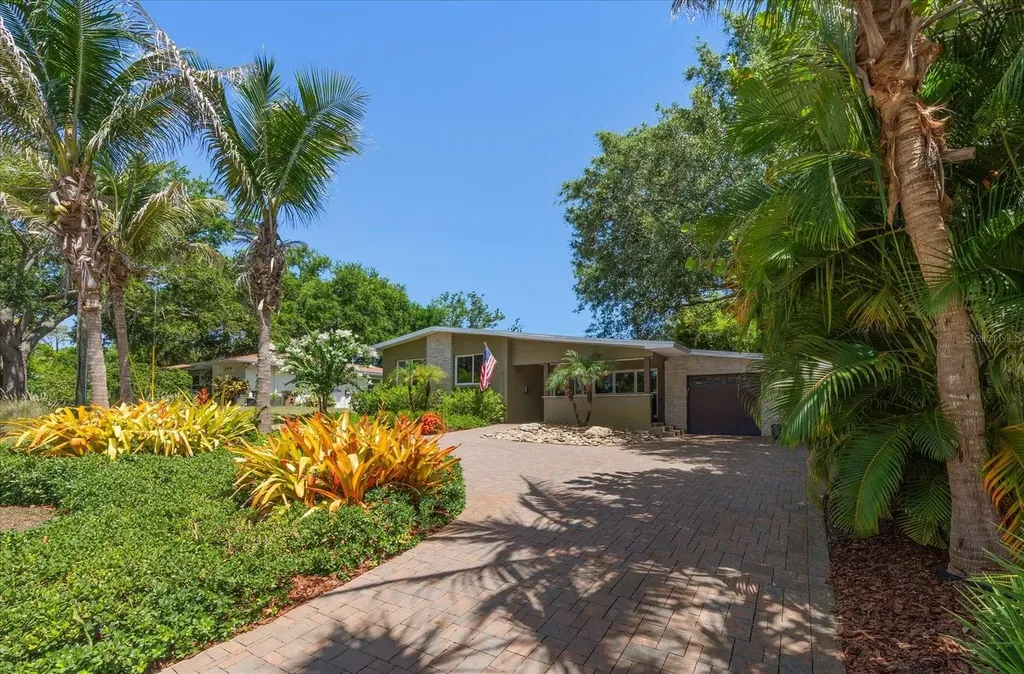 308 Barbara Circle Belleair FL 33756