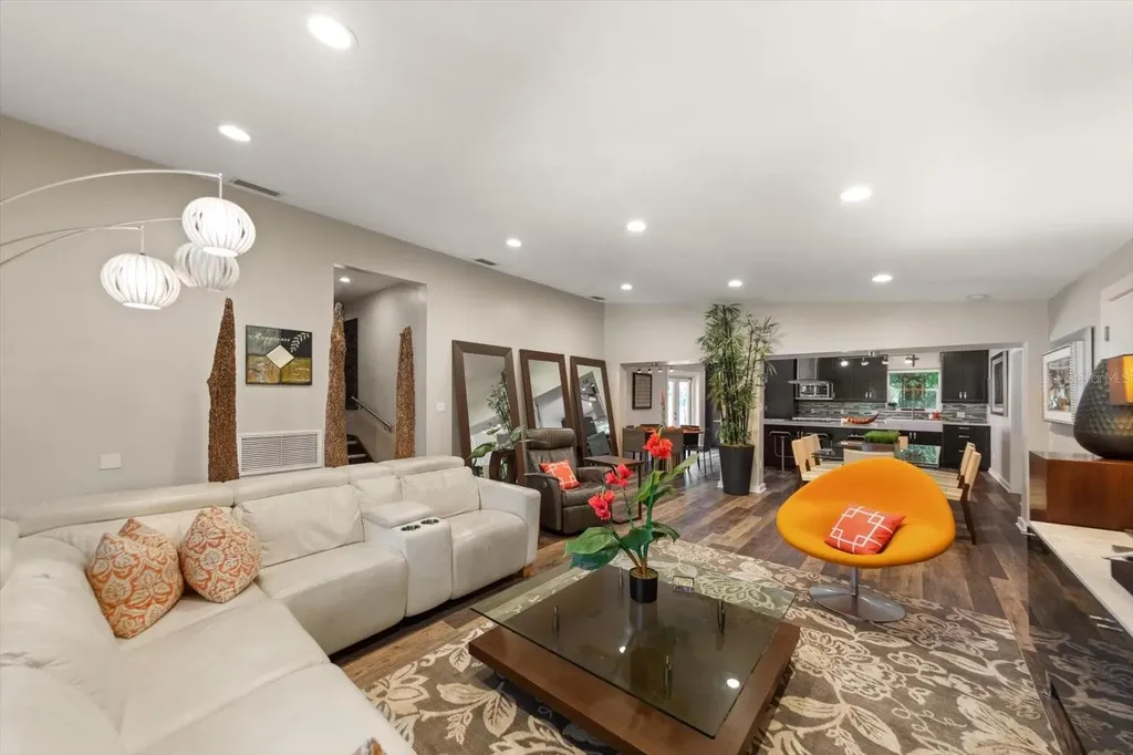 308 Barbara Circle Belleair FL 33756