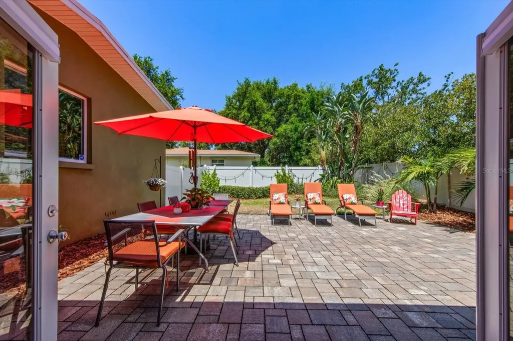 308 Barbara Circle Belleair FL 33756