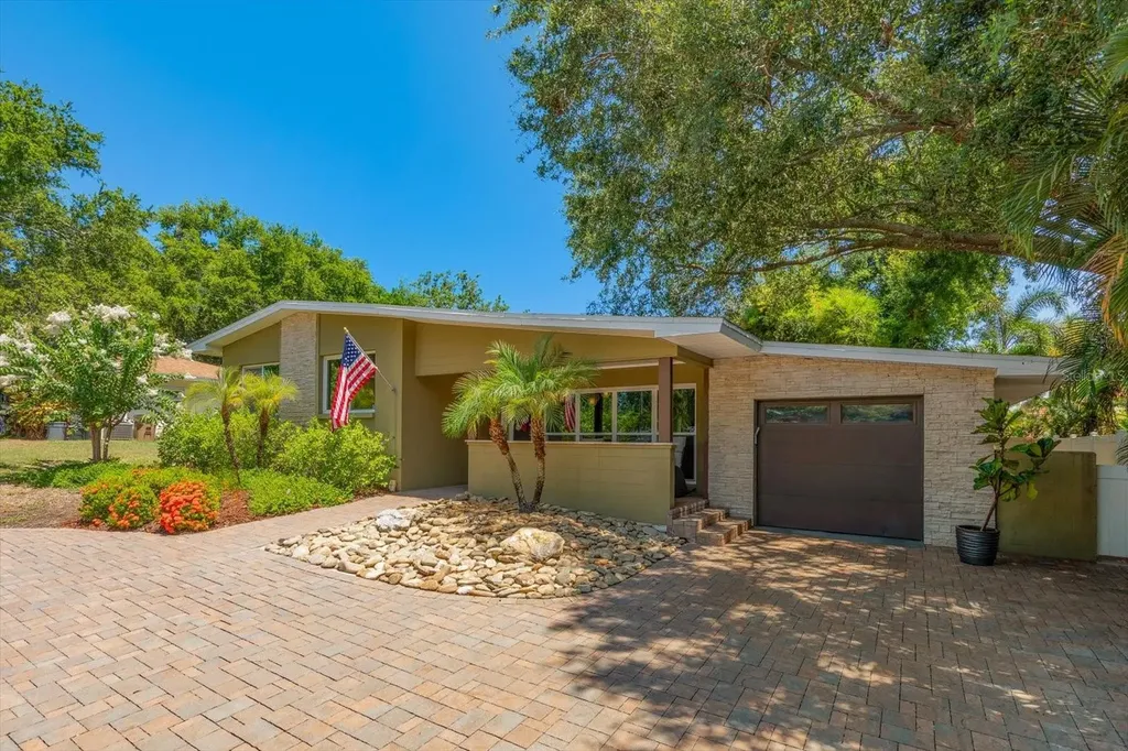 308 Barbara Circle Belleair FL 33756