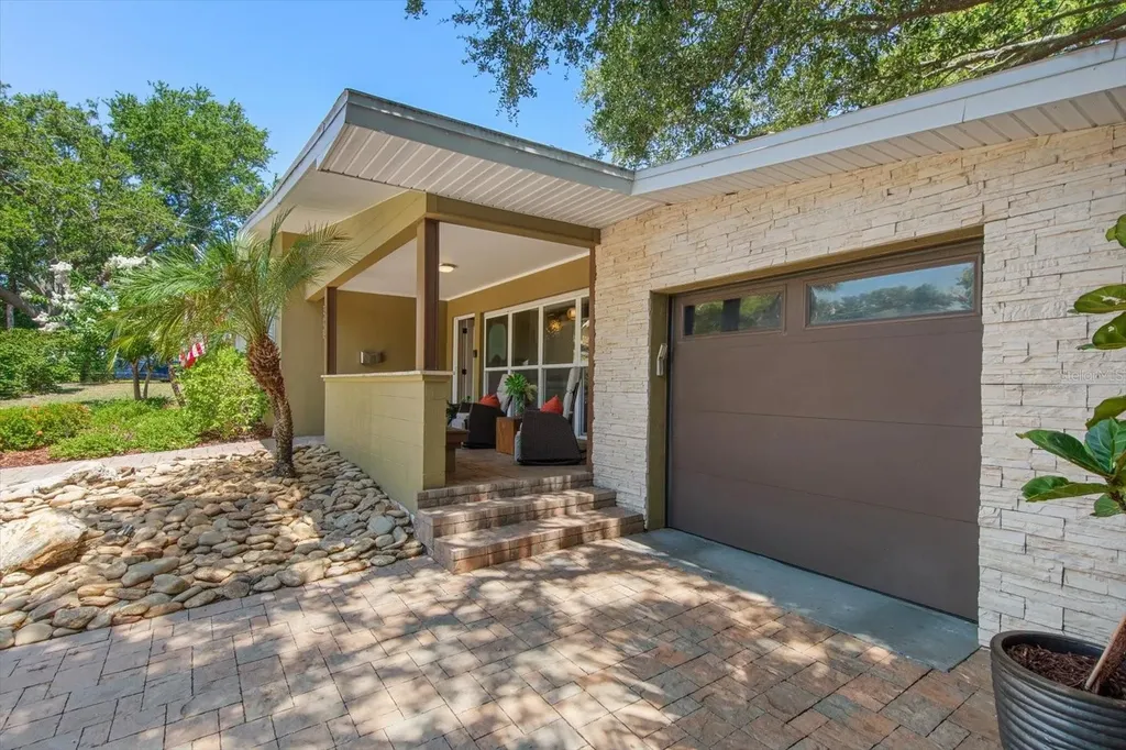 308 Barbara Circle Belleair FL 33756