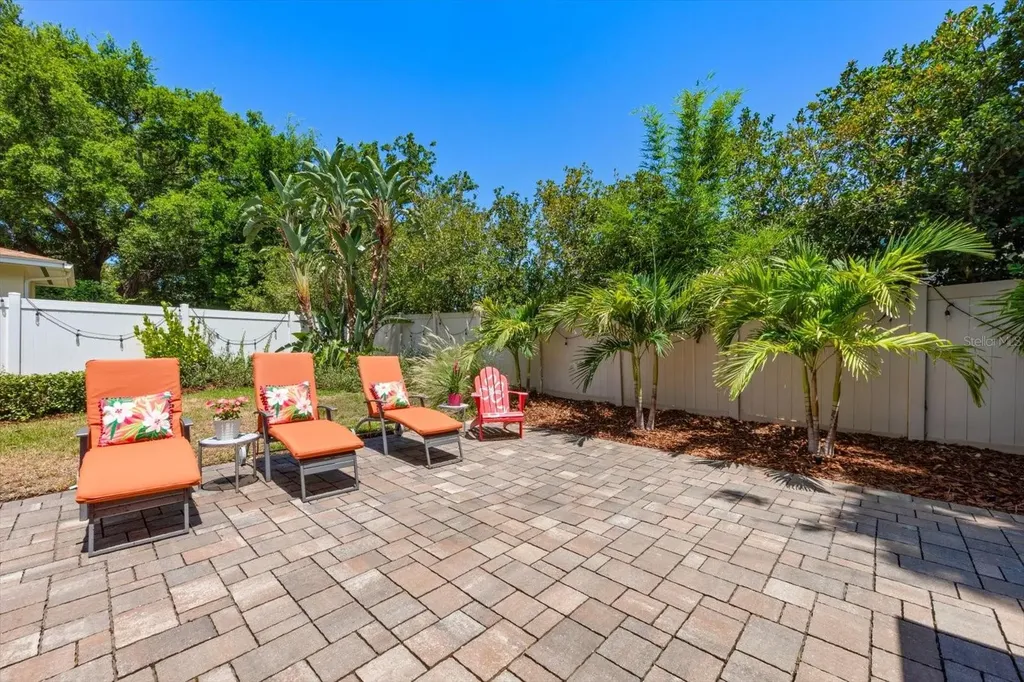 308 Barbara Circle Belleair FL 33756