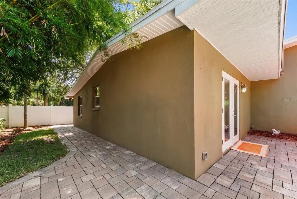 308 Barbara Circle Belleair FL 33756