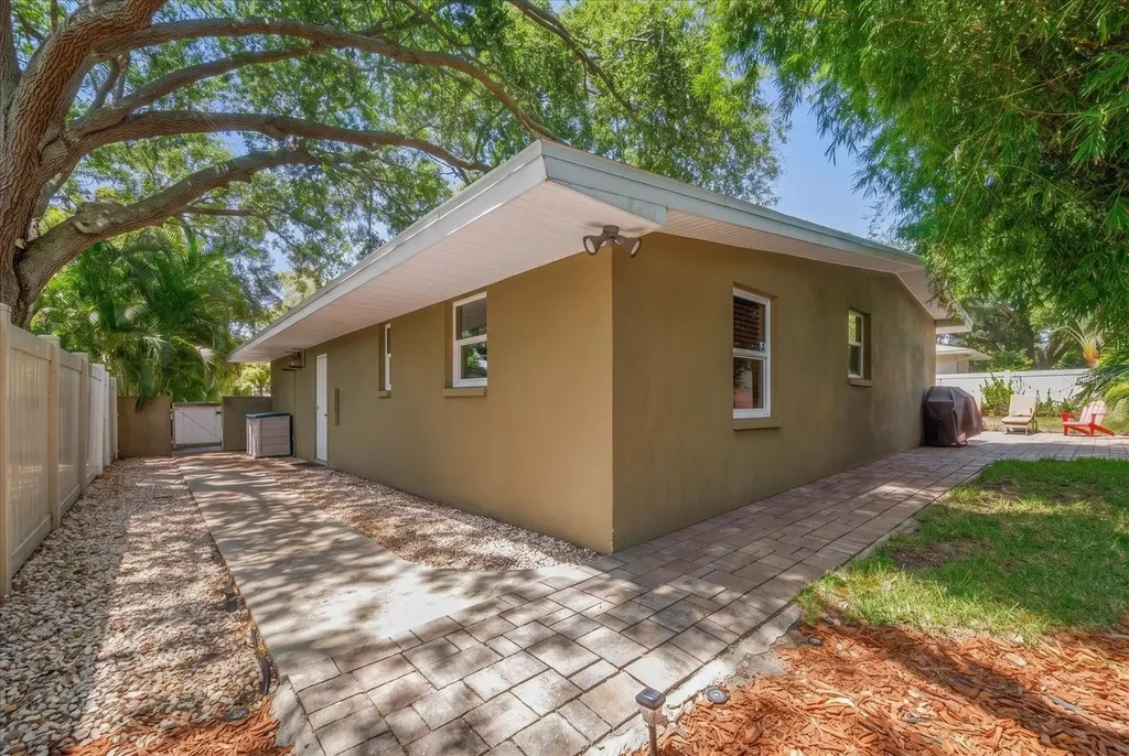 308 Barbara Circle Belleair FL 33756