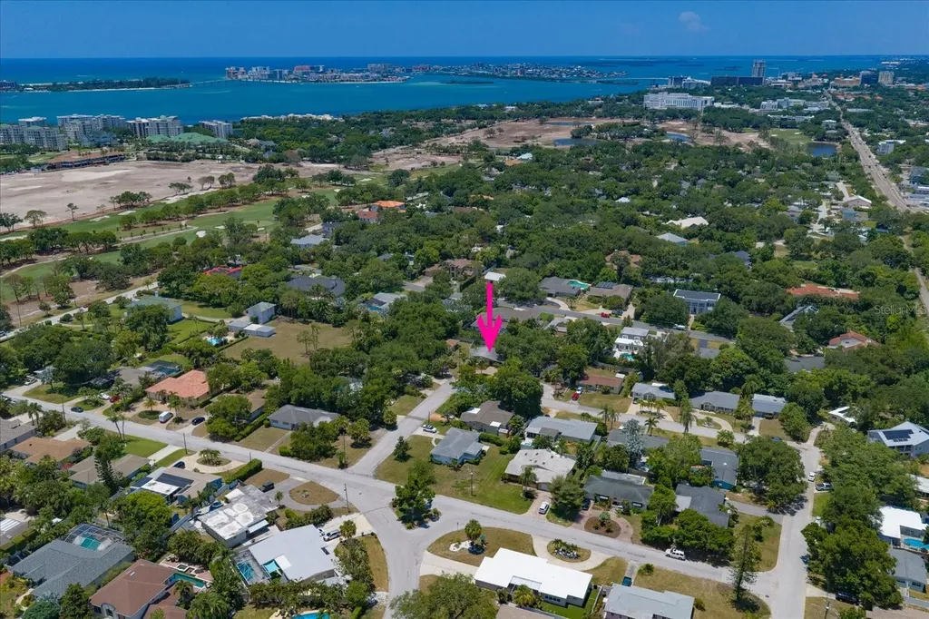 308 Barbara Circle Belleair FL 33756