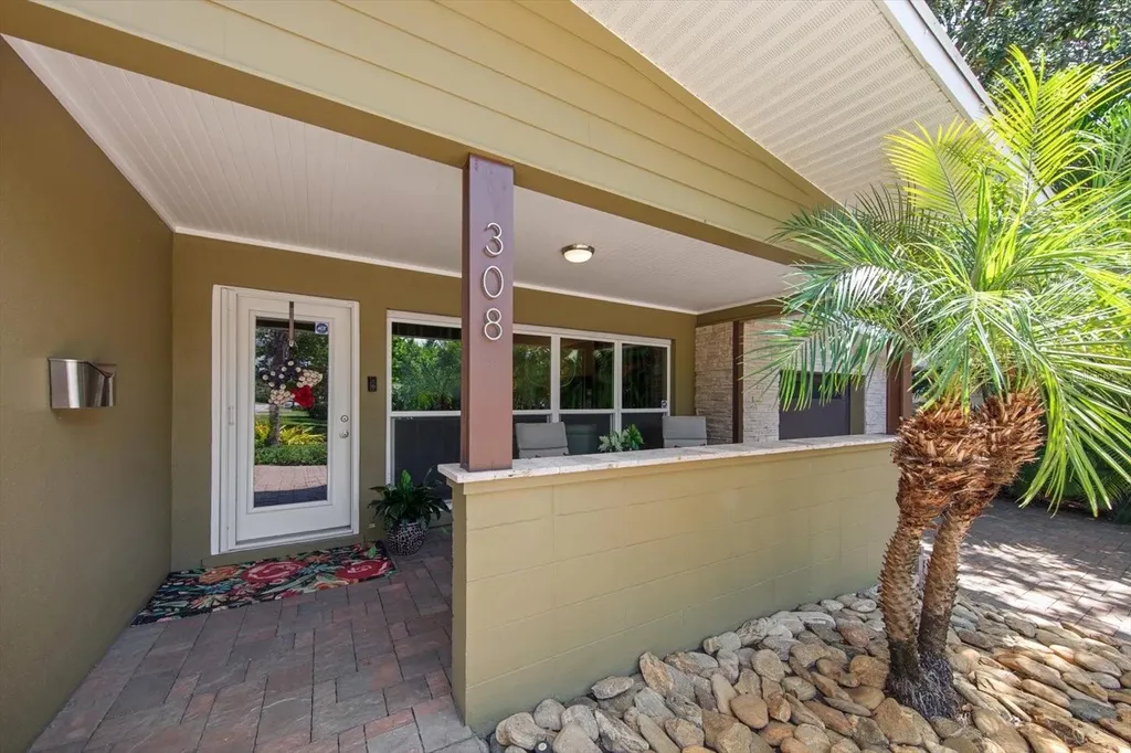 308 Barbara Circle Belleair FL 33756
