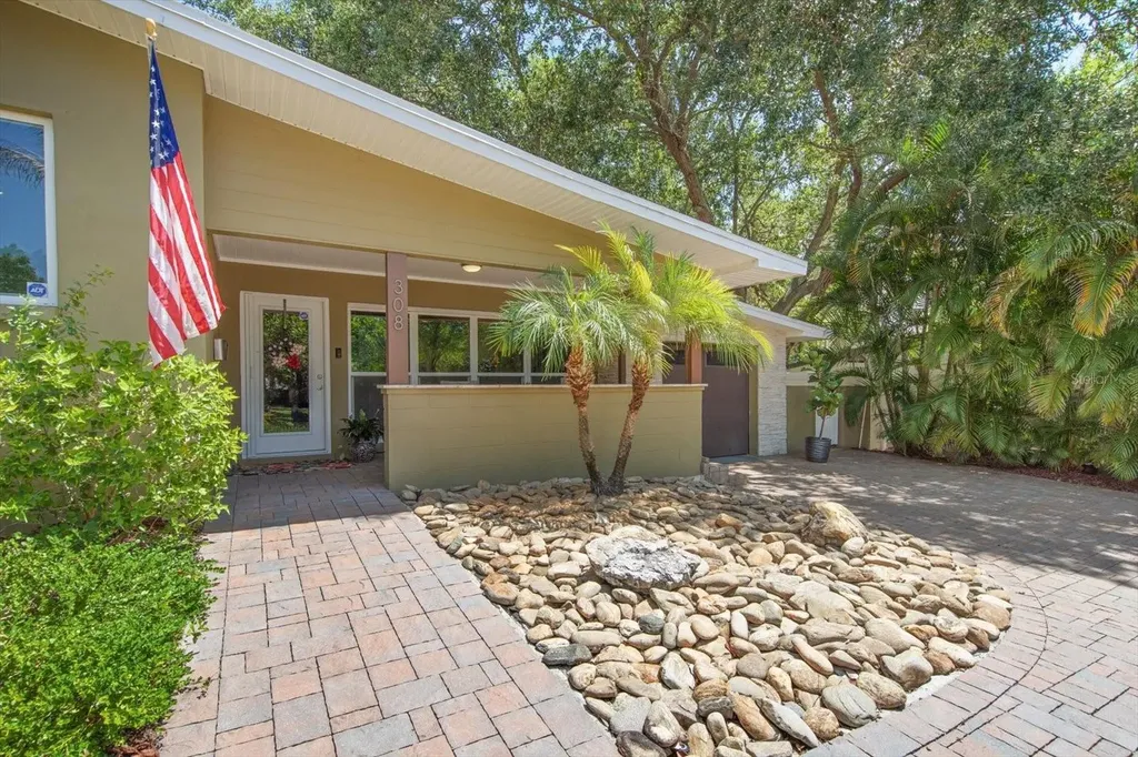 308 Barbara Circle Belleair FL 33756