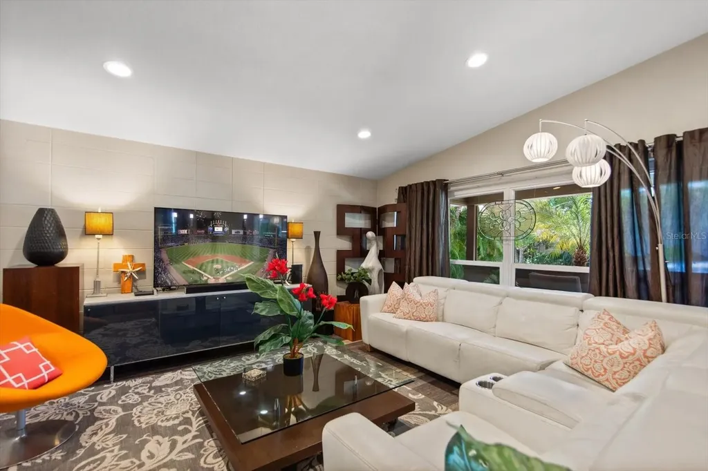 308 Barbara Circle Belleair FL 33756