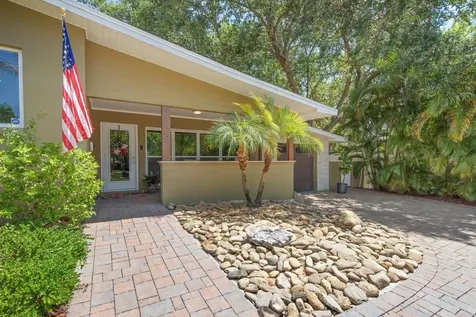 308 Barbara Circle Belleair FL 33756