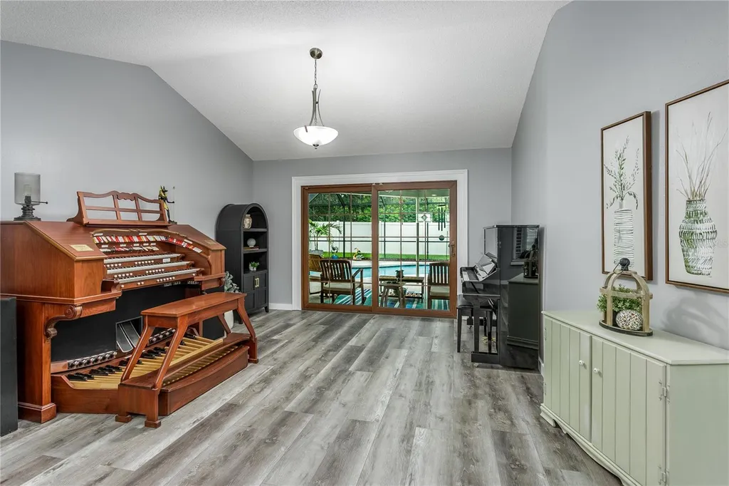 1030 Sylvia Lane Tampa FL 33613