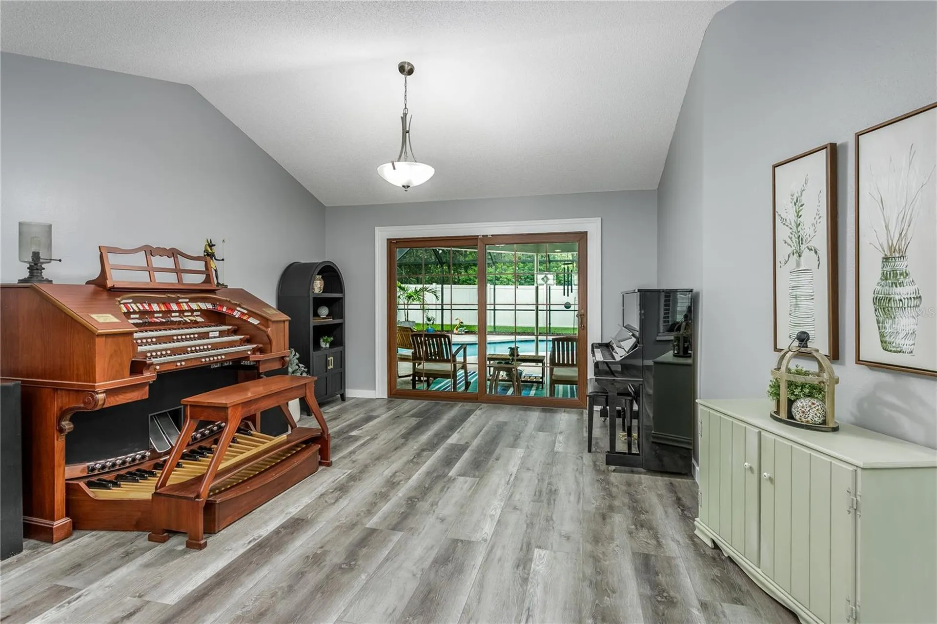 1030 Sylvia Lane Tampa FL 33613