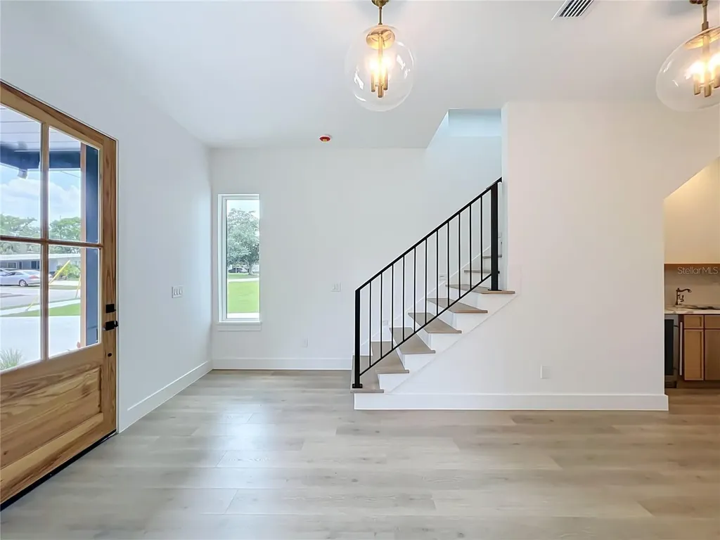 1205 Falcon Drive Orlando FL 32803