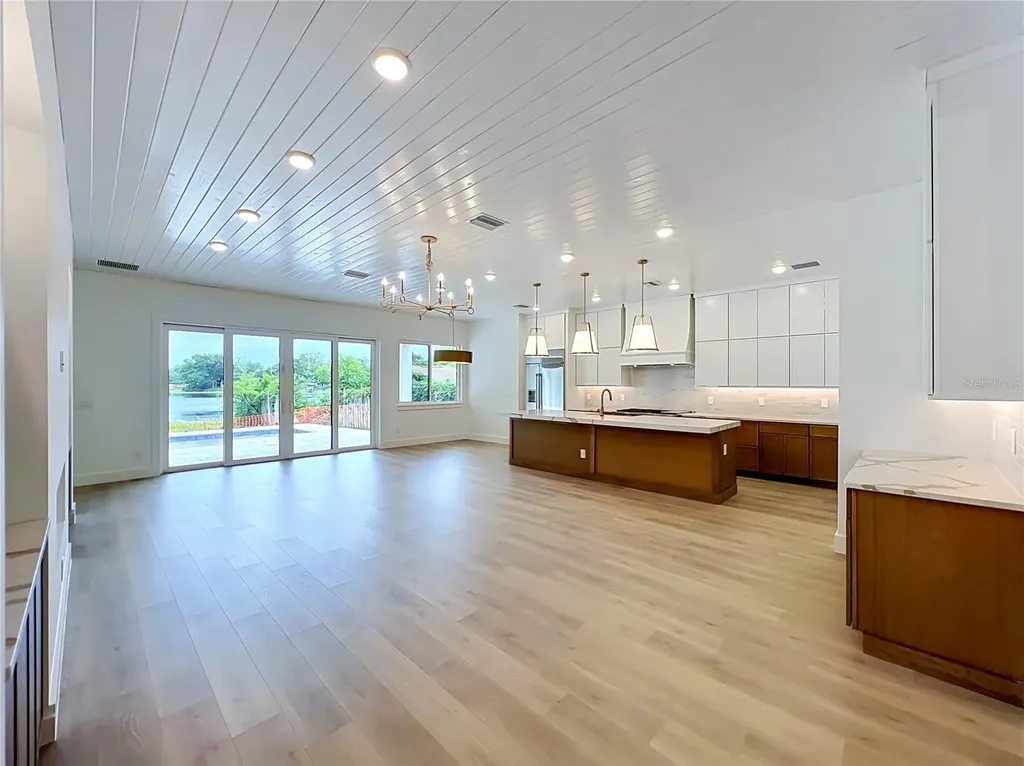 1205 Falcon Drive Orlando FL 32803