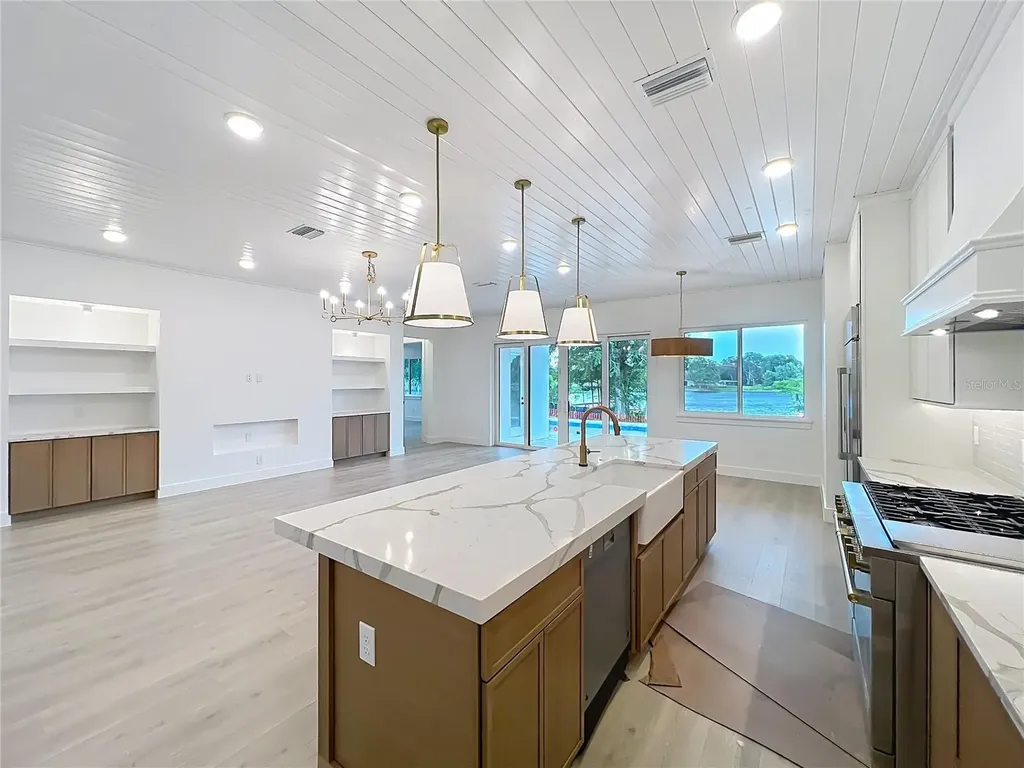 1205 Falcon Drive Orlando FL 32803