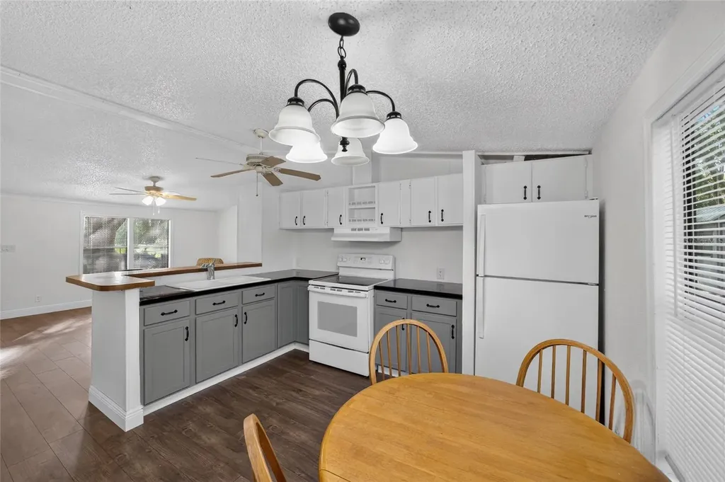 14210 NW Highway 464b Morriston FL 32668